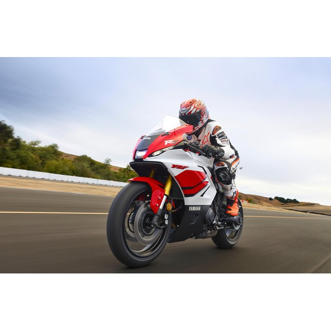 Yamaha R7