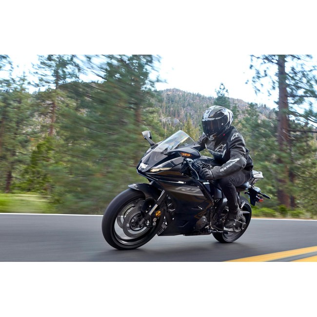 Yamaha R7