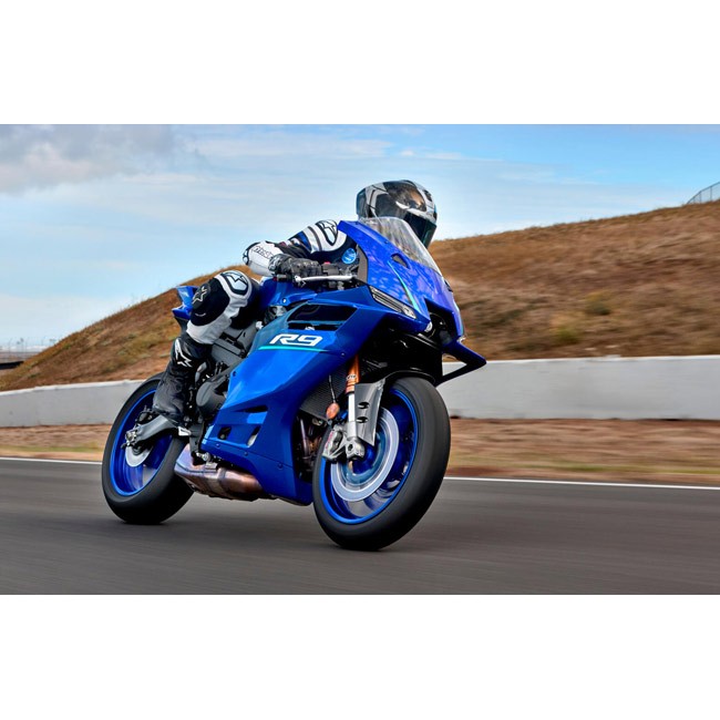Yamaha R9